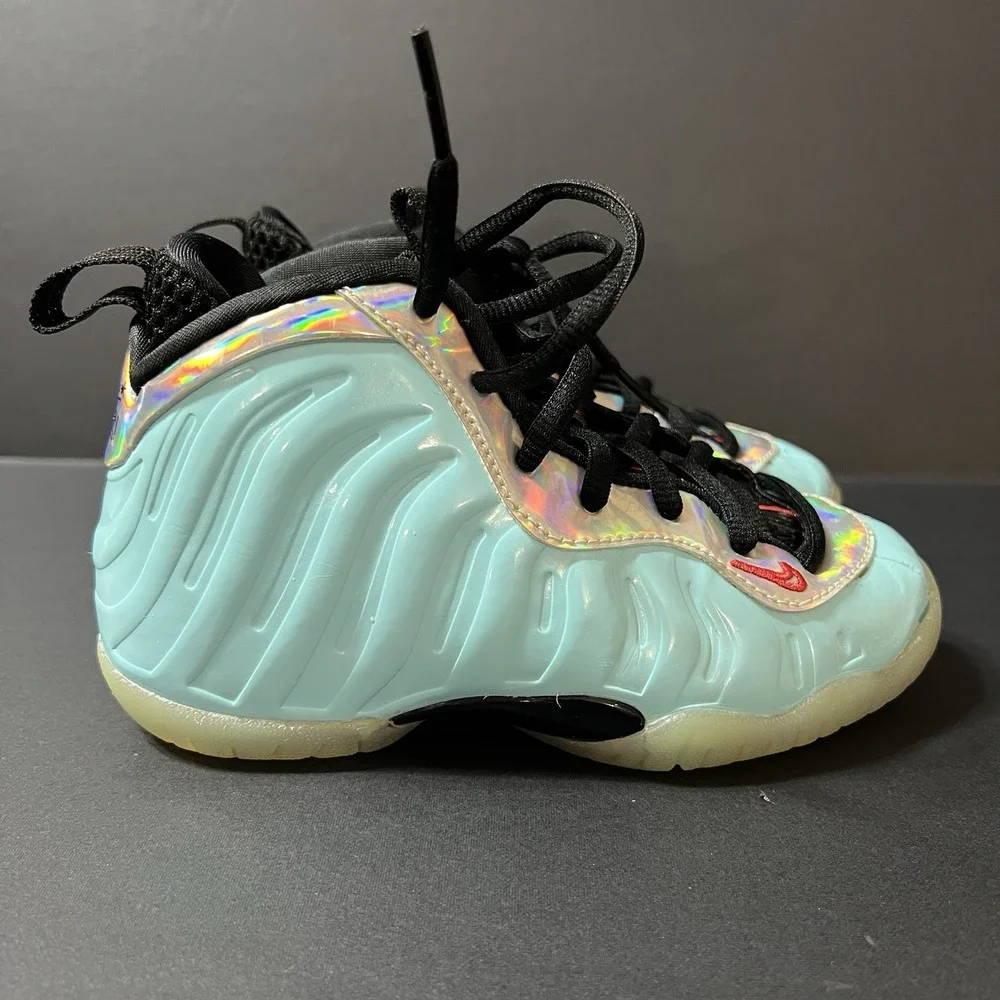Nike little posite